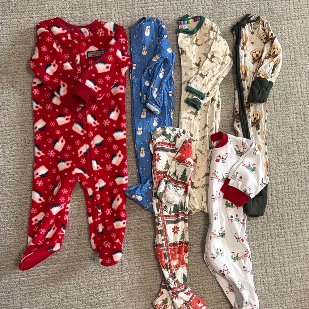 Baby’s first Christmas bundle EUC (6 pieces)